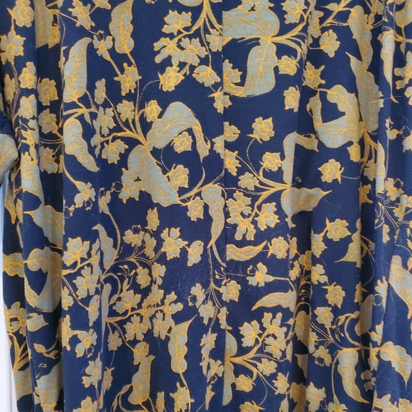 3/4 sleeve overpiece🍒 - Picture 9 of 10